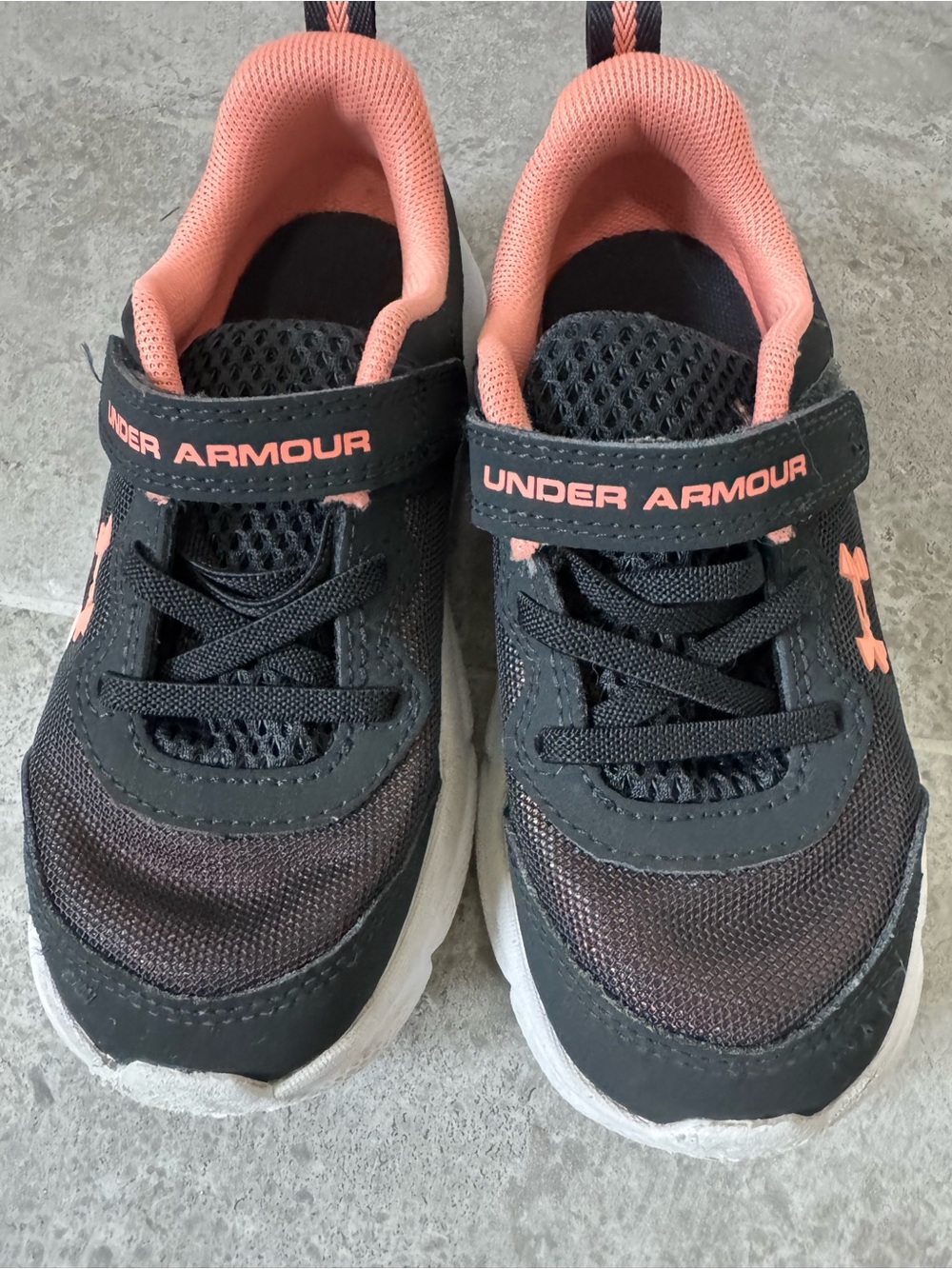 Under Armour Kids Black and Pink Hook-and-Loop Athletic Sneakers